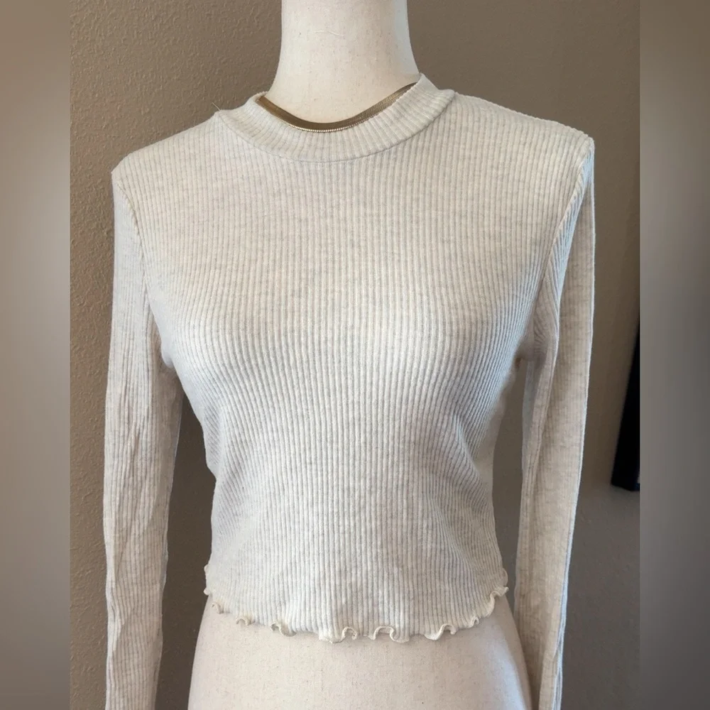 Ribbed crop long sleeve top